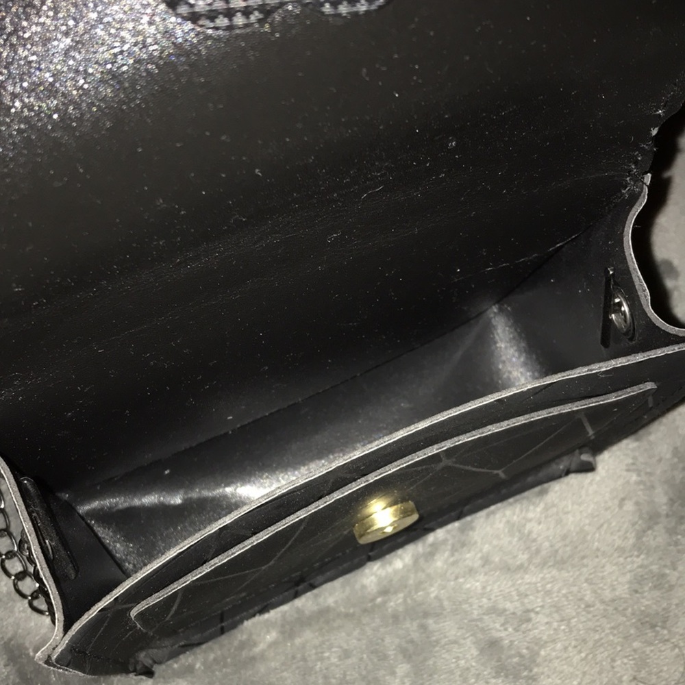 Black Heart Crossbody Purse - Picture 3 of 5
